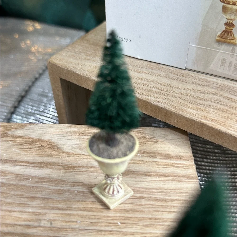 Department 56 Seasons Bay Potted Topiaries Green‎ and Tan